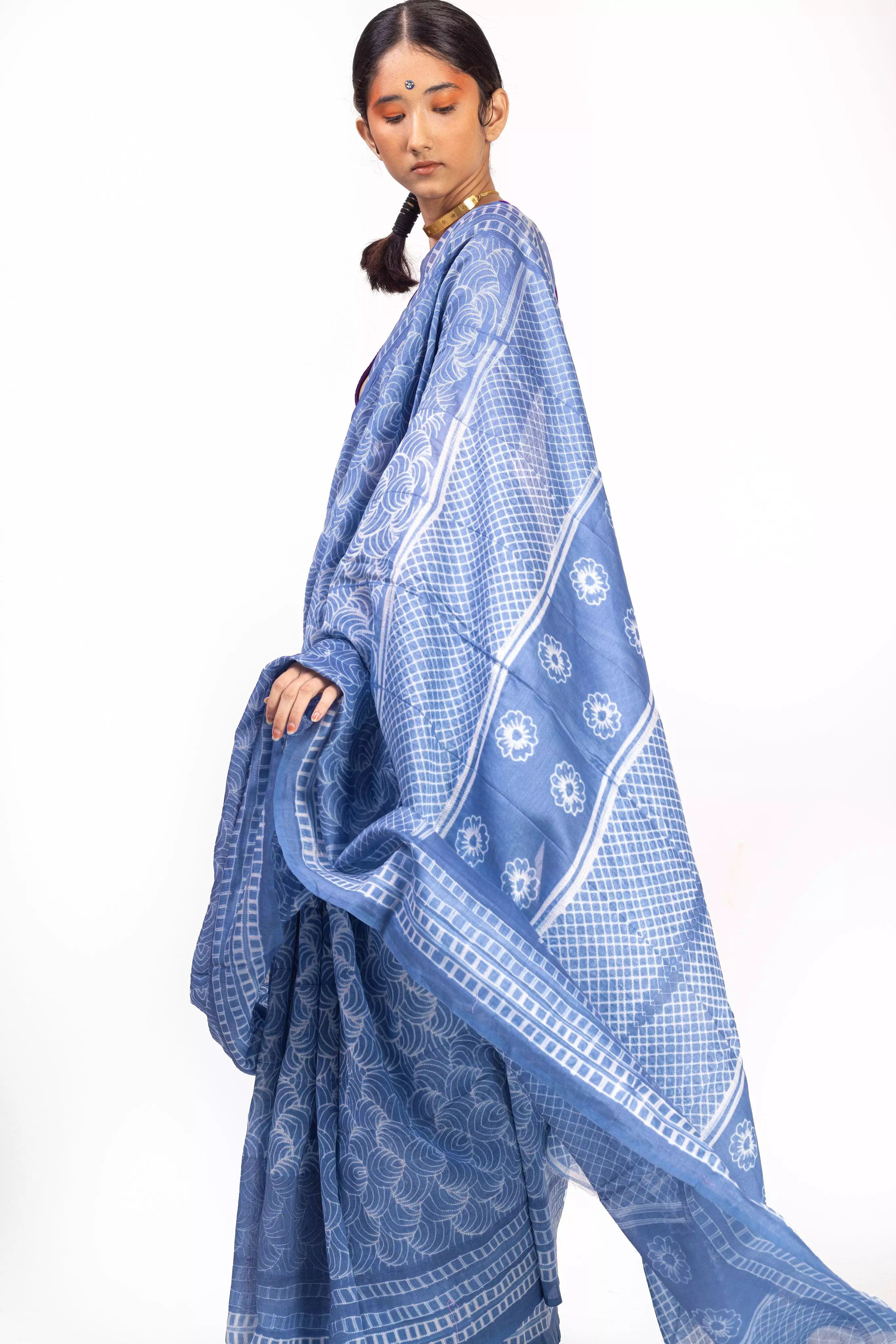 Kaisori Inayaat light blue Shibori print saree