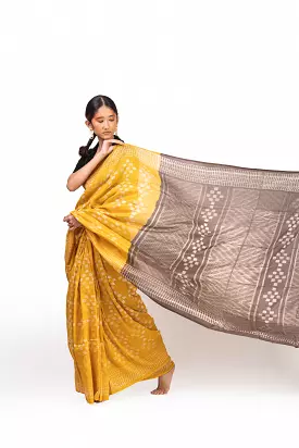 Kaisori Inayaat Mustard and brown Shibori print saree