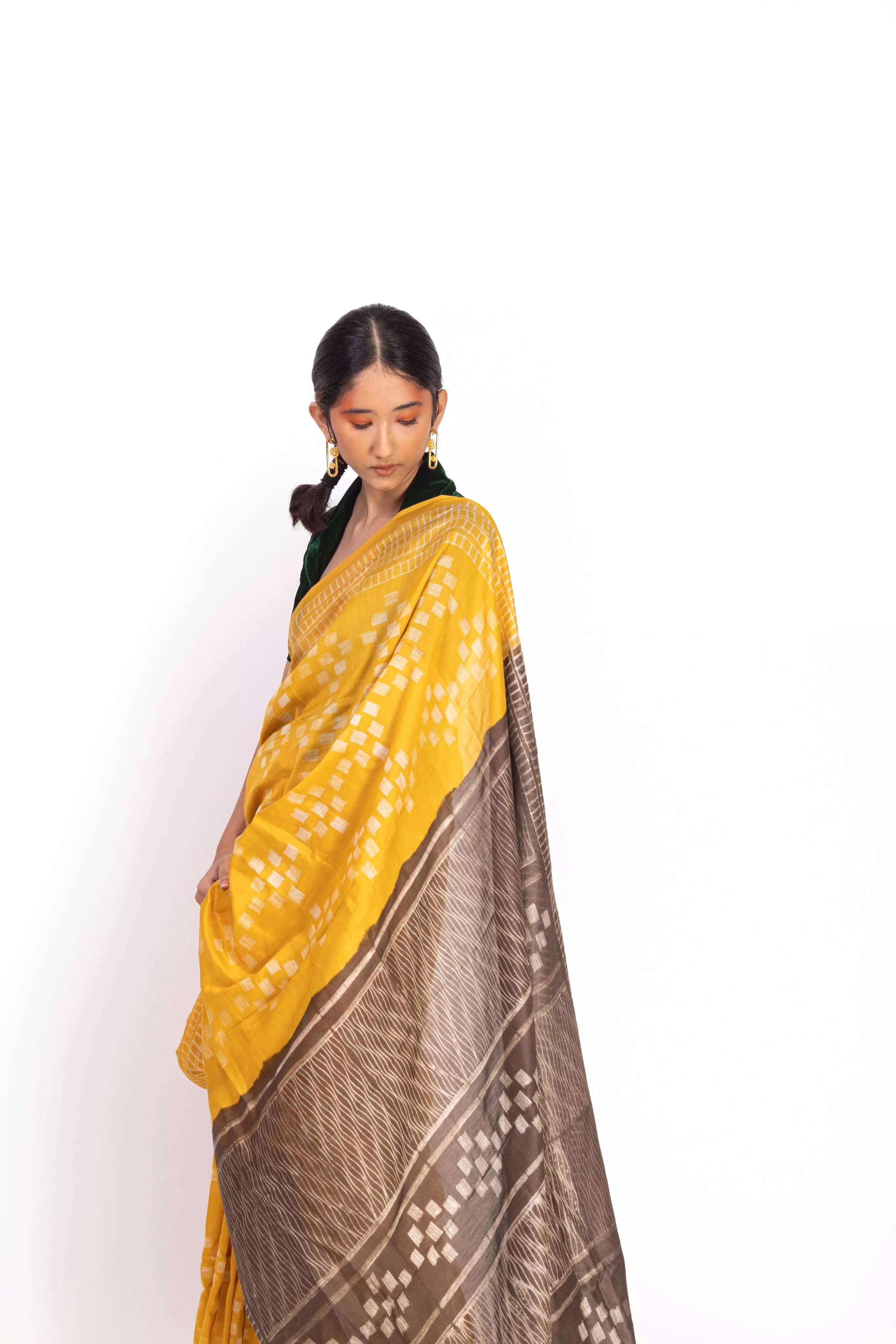 Kaisori Inayaat Mustard and brown Shibori print saree